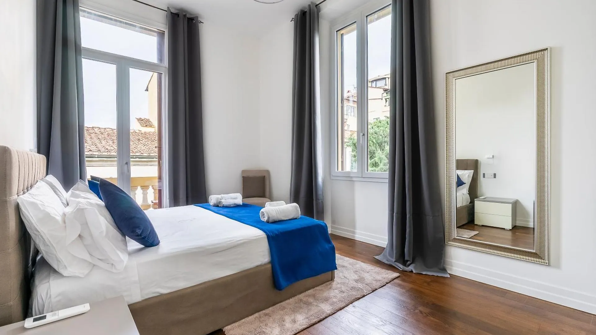 Lägenhet San Marco Black Appartamento Luxury Con Terrazzo E Parcheggio Su Richiesta Florens