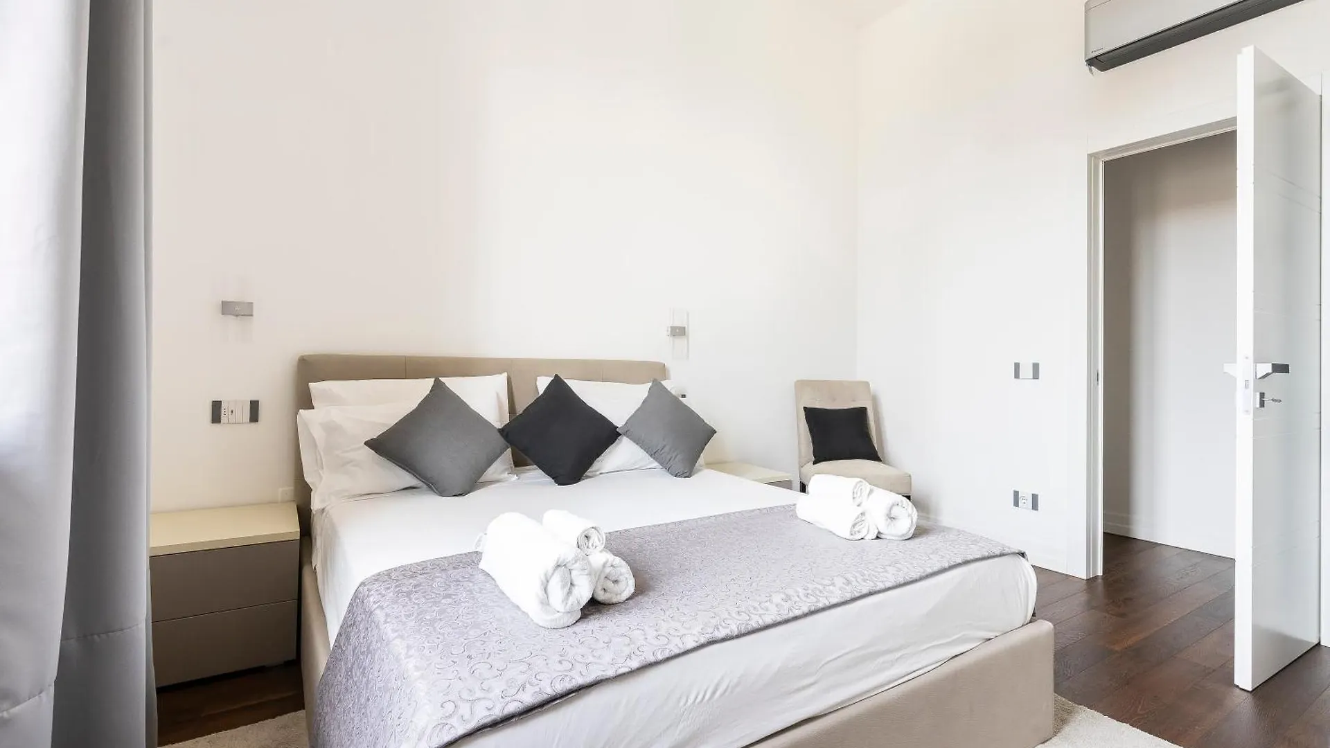 Lägenhet San Marco Black Appartamento Luxury Con Terrazzo E Parcheggio Su Richiesta Florens Italien